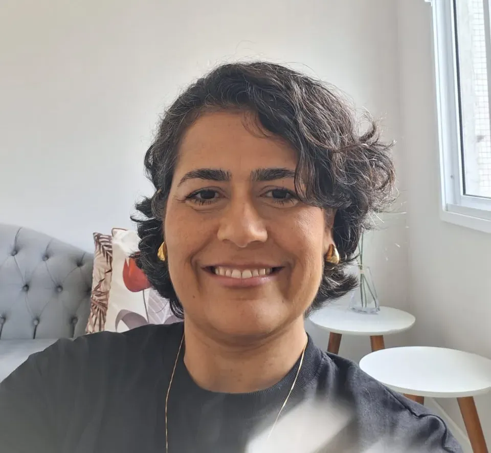 Atendimento psicológico com anotações terapêuticas em Santos